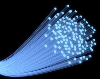 Gracias a sus tremendas posibilidades y ventajas, la fibra óptica se está convirtiendo en la reina de las telecomunicaciones